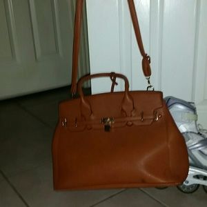 Large Leather  Shoulder Bag w lock